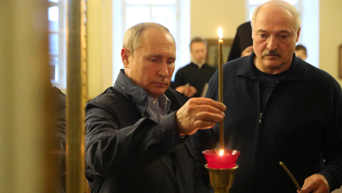 Putin y Lukashenko el pasado verano en un templo de la región de Leningrado.