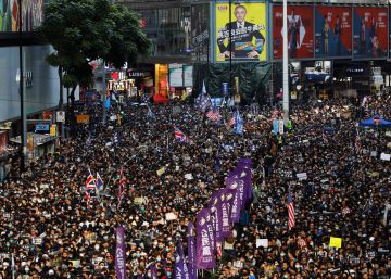 Hong Kong se echa de nuevo a la calle en una de sus mayores manifestaciones