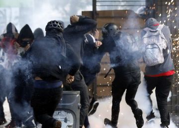 Las críticas acorralan a la policía antidisturbios de Colombia Las críticas acorralan a la policía antidisturbios de Colombia