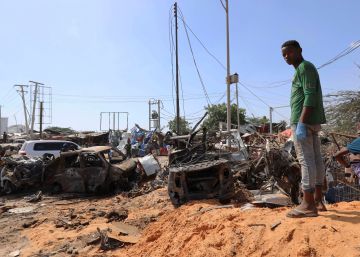 Más de 70 muertos y decenas de heridos al explotar un coche bomba en la capital de Somalia