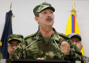 El exjefe del Ejército de Colombia ordenó escuchas ilegales a políticos y jueces, según una investigación El exjefe del Ejército de Colombia ordenó escuchas ilegales a políticos y jueces, según una investigación