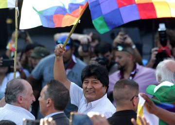 La comunidad boliviana en Argentina arropa a Evo Morales en un mítin