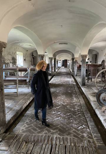 Viejo establo de vacas donde en la película Novecento se ahorcó el propietario de la finca (Alfredo Berlinghieri).