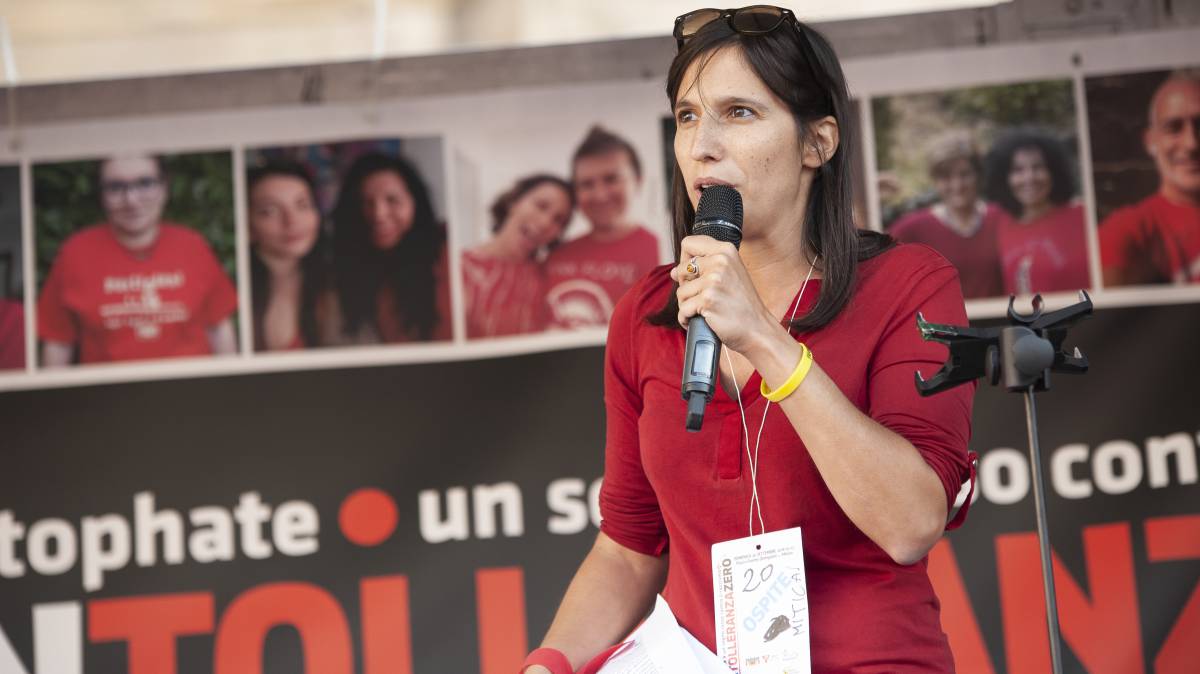 Schlein durante una protesta antirracista en Milán.