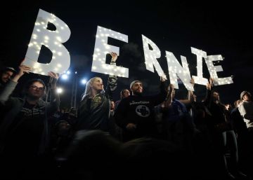 “¡Se ve, se siente, Bernie presidente!” “¡Se ve, se siente, Bernie presidente!”