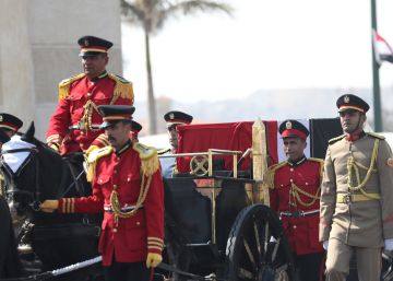 Al Sisi despide al exdictador Mubarak con honores militares