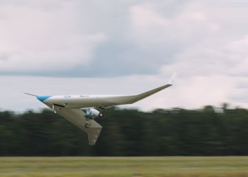 Una versión a escala del avión con forma de V despega y aterriza con éxito