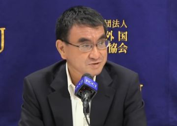 Taro Kono, un ministro contra la burocracia (y los faxes)