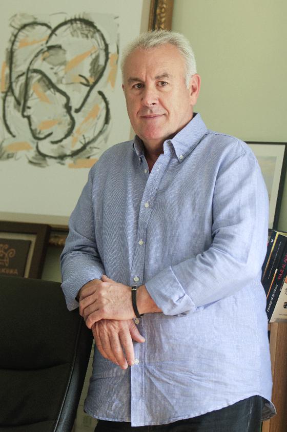 “Esta democracia es una estafa”