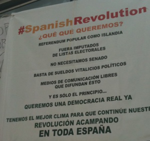 Cartel con propuestas de los acampados en la Puerta del Sol.