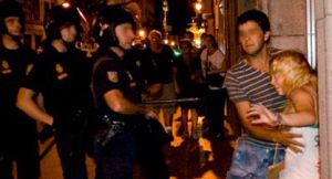 La Policía investiga la actuación de varios agentes grabada en un vídeo