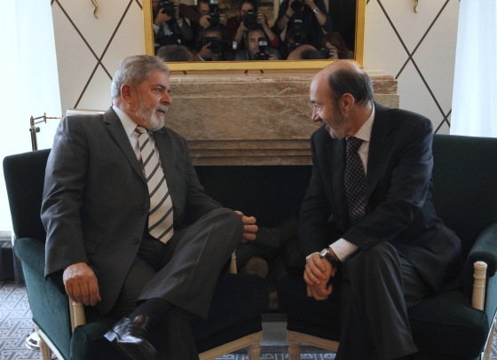 El expresidente de Brasil, Lula da Silva, y el candidato del PSOE a la presidencia del Gobierno, Alfredo Pérez Rubalcaba.