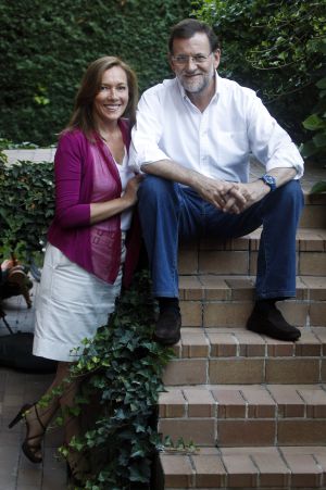 Elvira Fernández y Mariano Rajoy en su casa. Elvira Fernández y Mariano Rajoy en su casa.