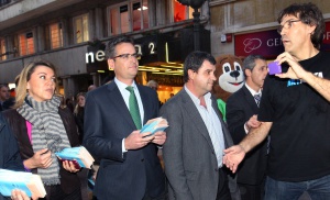 Dolores de Cospedal y Antonio Basagoiti pasean por Bilbao antes del mitin de ayer. Dolores de Cospedal y Antonio Basagoiti pasean por Bilbao antes del mitin de ayer.