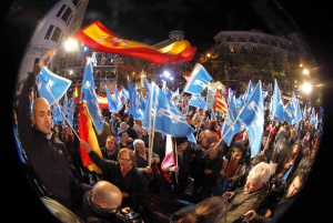 Simpatizantes del PP celebran la victoria en la calle Génova. Simpatizantes del PP celebran la victoria en la calle Génova.