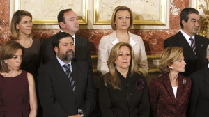 En segunda fila María Dolores de Cospedal, Pedro Sanz, Luisa Fernanda Rudí, y Francisco Álvarez Cascos. En segunda fila María Dolores de Cospedal, Pedro Sanz, Luisa Fernanda Rudí, y Francisco Álvarez Cascos.