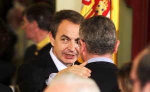 José Luis Rodríguez Zapatero y Alberto Ruiz-Gallardón conversan en el Congreso. José Luis Rodríguez Zapatero y Alberto Ruiz-Gallardón conversan en el Congreso.