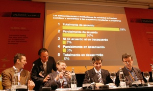Urdangarin charla con Lissavetzky, sin relación con el caso, en el congreso Valencia Summit. Urdangarin charla con Lissavetzky, sin relación con el caso, en el congreso Valencia Summit.