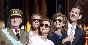 El desfile de la Fiesta Nacional fue el último acto de Urdangarin con la familia real. El desfile de la Fiesta Nacional fue el último acto de Urdangarin con la familia real.