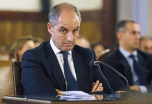 Camps, durante su declaración. Camps, durante su declaración.