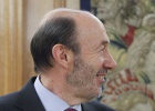 Rubalcaba traslada al Rey que hará una oposición