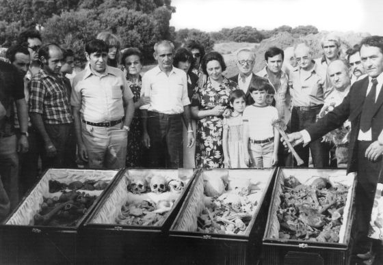 Familiares de 29 fusilados de Cervera del Río Alhama (La Rioja) en 1978.