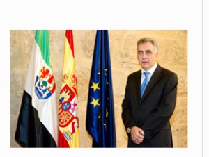 Dimite el consejero extremeño que trabajaba como médico en Portugal