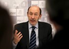 Rubalcaba recela de que el rescate no repercuta en toda la sociedad Rubalcaba recela de que el rescate no repercuta en toda la sociedad