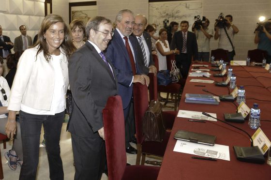 Cuatro comunidades acusan a Sanidad de “restringir derechos fundamentales”
