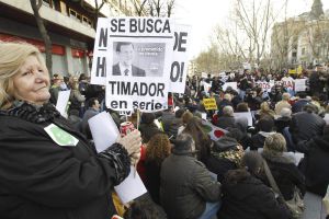Protesta antidesahucios frente a la sede del PP en Madrid. Protesta antidesahucios frente a la sede del PP en Madrid.