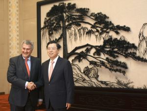 Jesús Posada con el presidente del Comité Permanente de la Asamblea Popular Nacional, Xhang Dejiang. Jesús Posada con el presidente del Comité Permanente de la Asamblea Popular Nacional, Xhang Dejiang.