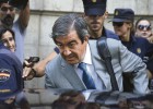 IU pide imputar a Cascos, Acebes y 15 empresarios por los papeles IU pide imputar a Cascos, Acebes y 15 empresarios por los papeles