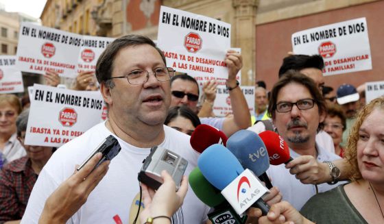 Joaquín Sánchez, el sacerdote miembro de la PAH. Joaquín Sánchez, el sacerdote miembro de la PAH.