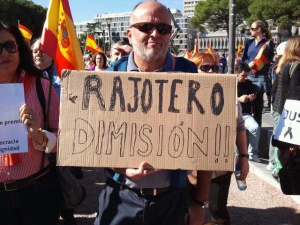 Un manifestante, durante la protesta convocada por la AVT. Un manifestante, durante la protesta convocada por la AVT.