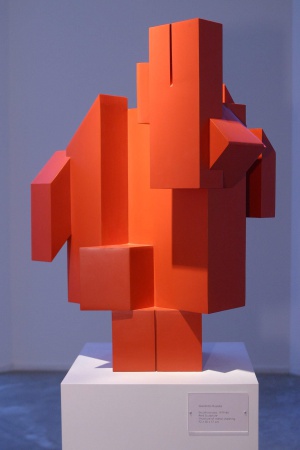 'Escultura roja', una obra de rueda del año 1980. 'Escultura roja', una obra de rueda del año 1980.
