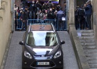 La Infanta llega en coche y sonriente La Infanta llega en coche y sonriente