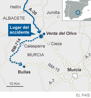 Catorce muertos al caer un autobús por un terraplén en Murcia