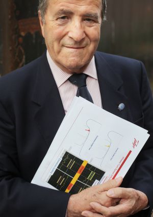 José Luís López Gómez with the plans for his award-winning invention.