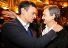 Sánchez y Zapatero se saludan con frialdad en un acto en Madrid