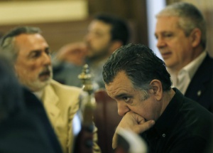 Cándido Herrero, Pablo Crespo i Francisco Correa, asseguts al banc dels acusats a la sala del judici.