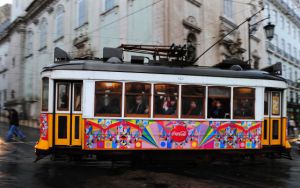 Un tranvía en el centro de Lisboa