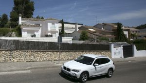 Fachada del chalé en Córdoba que José Luis Aneri ha traspasado a su mujer.