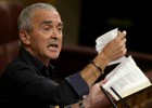 UPyD pide suspender al diputado que rompió la Constitución