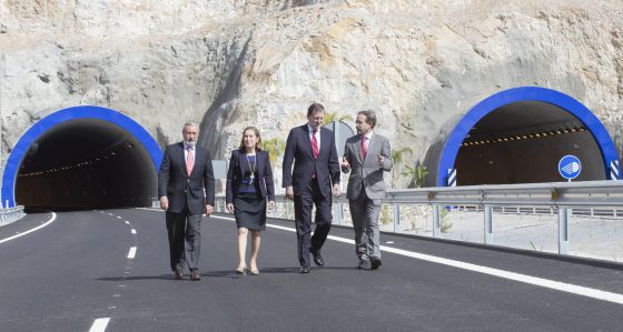 Mariano Rajoy, entre Ana Pastor y Felipe López, en el tramo de la A-7 inaugurado. Mariano Rajoy, entre Ana Pastor y Felipe López, en el tramo de la A-7 inaugurado.