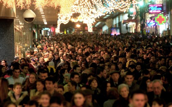 La calle Preciados, en Madrid, abarrotada de gente en Navidad. La calle Preciados, en Madrid, abarrotada de gente en Navidad.