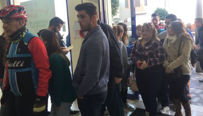 Colas en Lotería Castillo para recoger el mapa. Colas en Lotería Castillo para recoger el mapa.