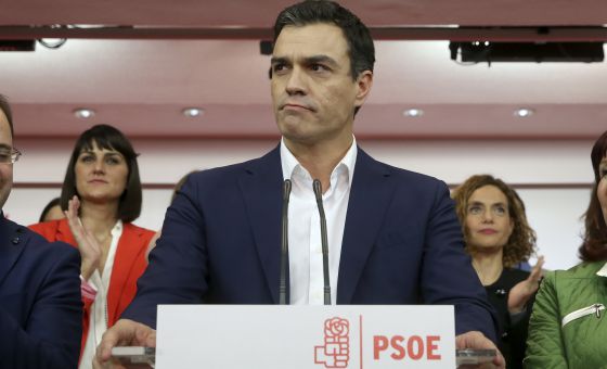 PP y Ciudadanos presionan al PSOE para que no bloquee la investidura PP y Ciudadanos presionan al PSOE para que no bloquee la investidura