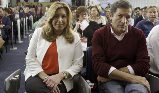 Susana Díaz y Javier Fernández, durante el comité federal.