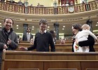 La primera diputada que llevó a su hijo al Congreso difiere de Bescansa