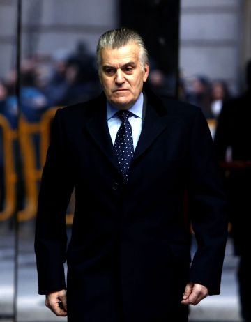 El extesorero del PP Luis Bárcenas sale de la Audiencia en 2015.